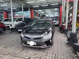 Toyota camry HV 2.5 AT tahun 2017 warna hitam