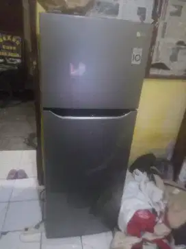 Di jual kulkas LG 2 pintu inverter