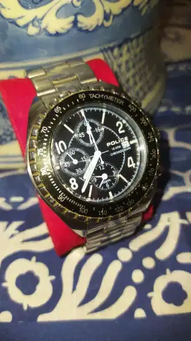 Jual murah  jam tangan merk police(ori).Harga 1 jt  nett.Only watch