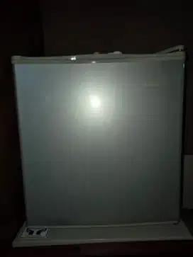 Kulkas mini portable merk Samsung orisinil