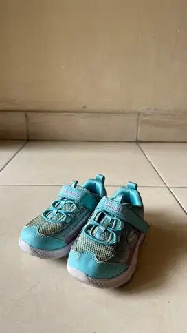 Preloved sepatu anak sketcher