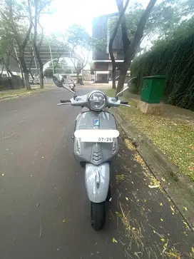 Vespa Primavera Grey 2021