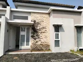 Dijual rumah di perum Newton Park