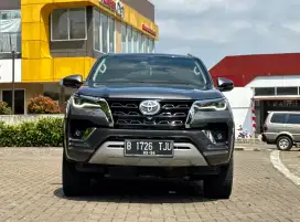 Fortuner VRZ Tetradrive 4x4  2.4 Matic Tahun 2021 Abu Abu Metalik