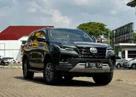 Fortuner VRZ Tetradrive 4x4 2.4 Matic Tahun 2021 Abu Abu Metalik