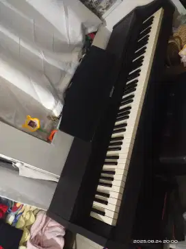 Piano Roland tipe RP102