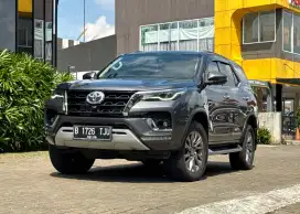 Fortuner VRZ Tetradrive 4x4 Diesel  Matic Tahun 2021 Abu Abu Metalik
