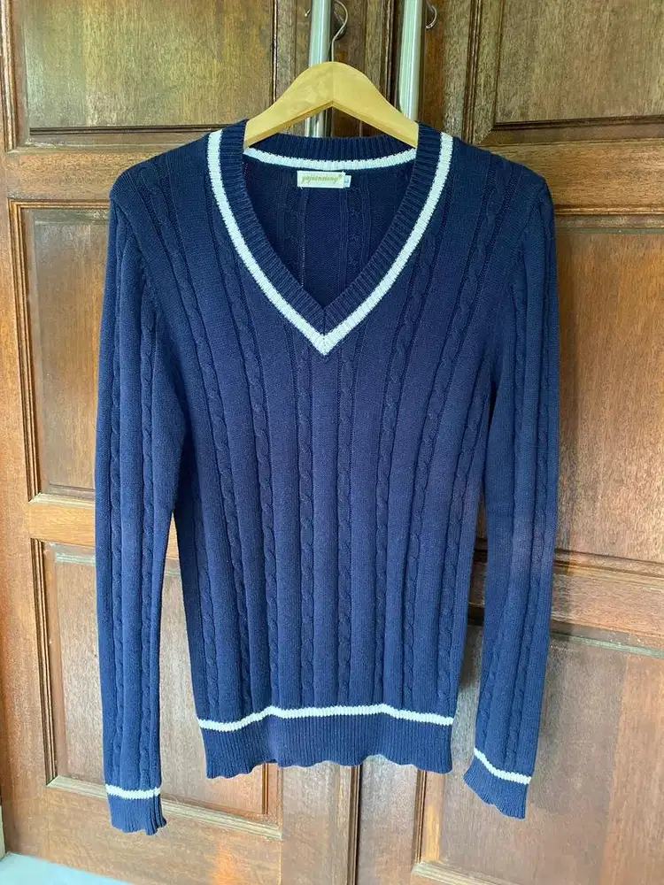 Sweatshirt Rajut Wanita