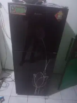 Di jual kulkas Polytron 2 pintu