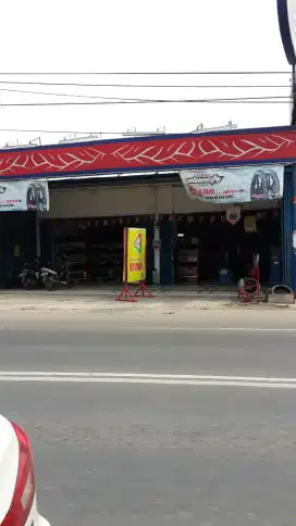 Disewakan  2 ruko  dan tanah kosong