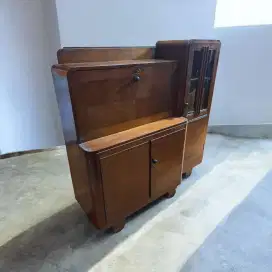 Meja belajar
art deco
originale
dimensi
P135cm T135cm L45cm