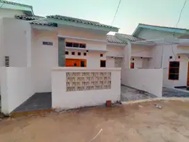 Lokasi strategis ada angkot dan dekat stasiun