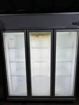 showcase gea 3 pintu 1300L
harga 7,5jt
