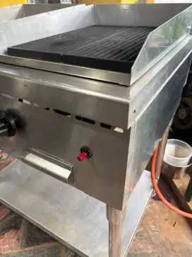 Tepan Grill Nayati Gas
ukuran 80x60x85
ukuran tepan dan grill 35x40