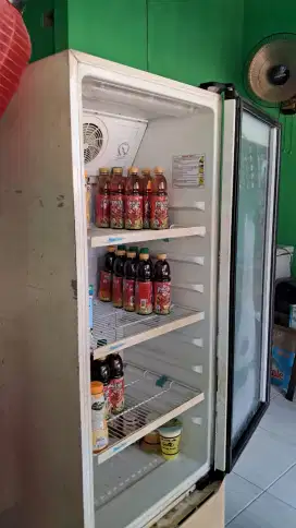 Showcase untuk minuman dan sayuran