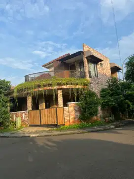 Dijual Rumah Hoek di Nusaloka BSD