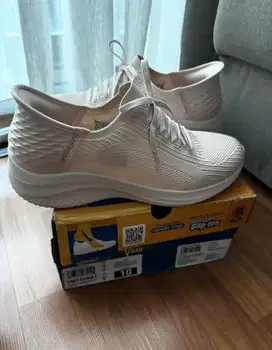 Sepatu Skechers Wanita