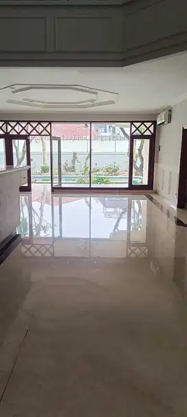 Disewakan Rumah Besar Siap Huni di Kemang Jakarta Selatan