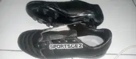 Sayangnya anak-anak sepatu futsal na,masih bagus