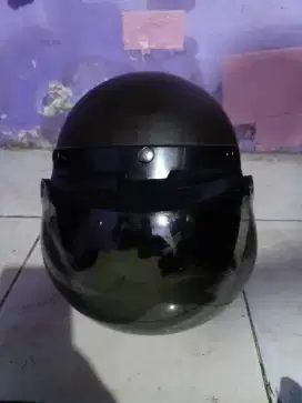 Helm bogo warna coklat masih bagus bener mulu nominus 110rb negoin aja