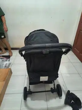 Stroller bayi bekas rasa baru