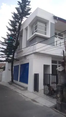 Sewa Ruko/Rukan Modern 2 Lantai di Cipinang Melayu