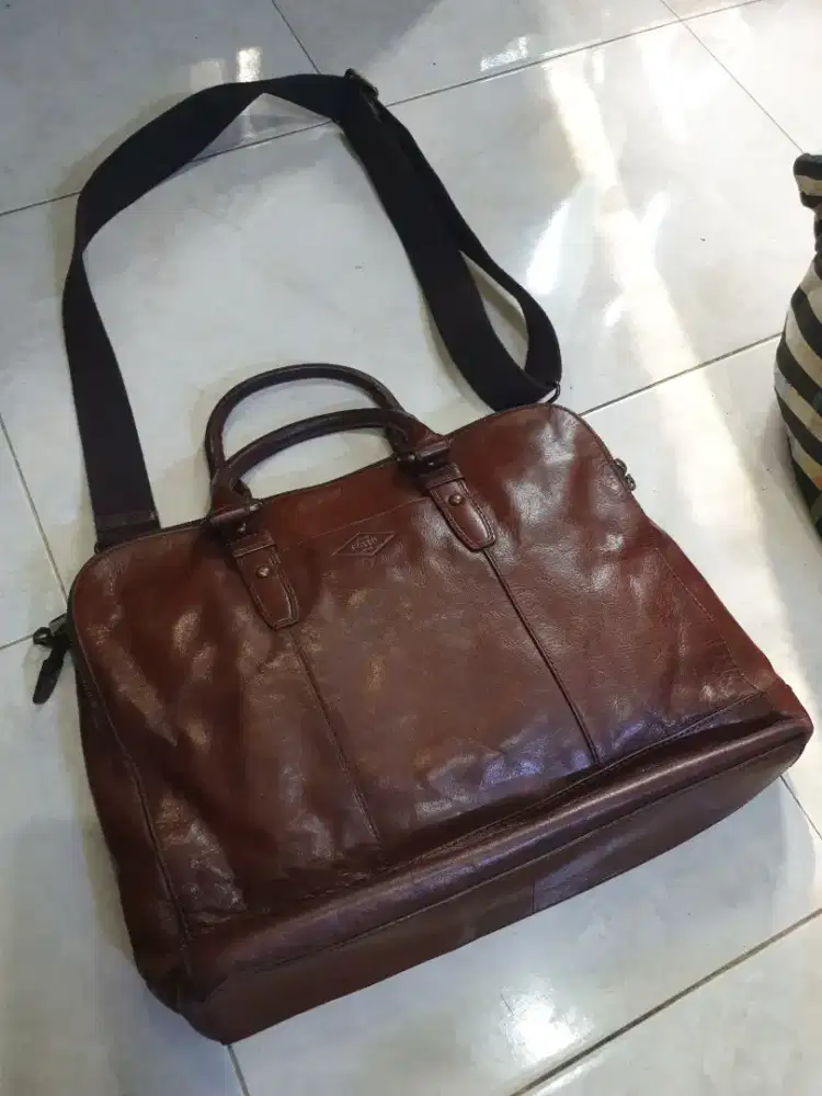 Tas kerja fossil