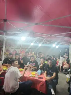 Di butuhkan kariawan laki laki untuk kerja di pecel lele seafood