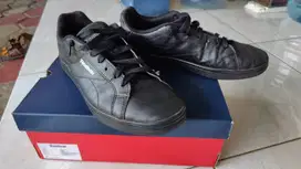 Sepatu REEBOK Club C 85 hitam, second masih bagus