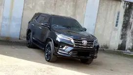 Toyota Fortuner VRZ GR Sport 2.8 AT Hitam 2024/2025