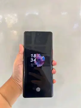 Vivo V30e 5g
Ram 8/128 gb
Baterai 5500 mAh
Snapdragon 6 Gen 1
Android