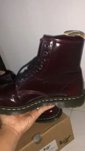 docmart Red Cherry Vegan 1460 uk 43 ORIGINAL
ga ori balikin lagi
