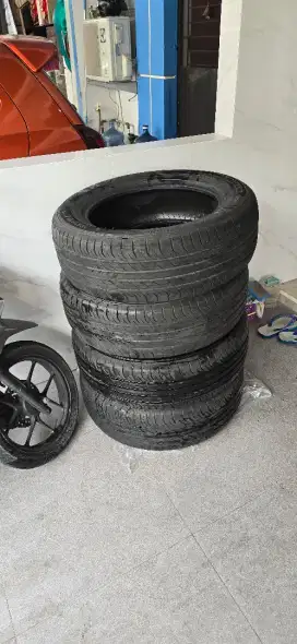 Di Jual ban dunlop R18 ukuran 235/60 gress 80%