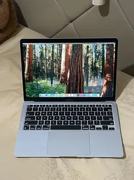 Macbook Air M1 2020 8/256 GB ex iBox