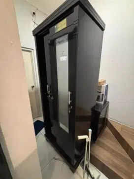 Dijual Lemari minimalis dan meja kantor mulus