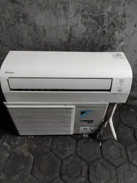 AC DAIKIN INVERTER 1/2 PK PLUS PASANG