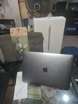 Macbook Air M1 Retina Gold Ram 8GB ssd 256Gb cc masih 52 sangat rendah
