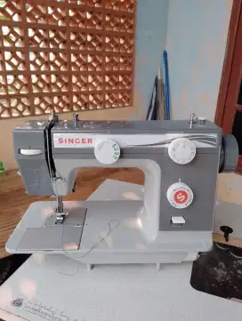 Mesin jahit singer type 984 semi portable
