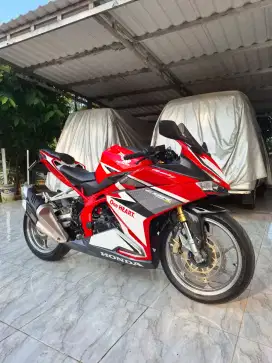 Honda CBR 250rr ABS 2018 low km, original pabrik, full variasi mahal.