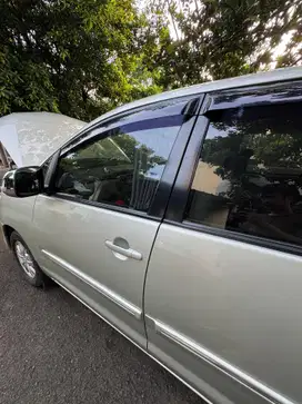 Toyota Kijang Innova 2012 Bensin