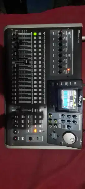 Professional Recording Studio Mixer Digital Portastudio Tascam DP-24SD