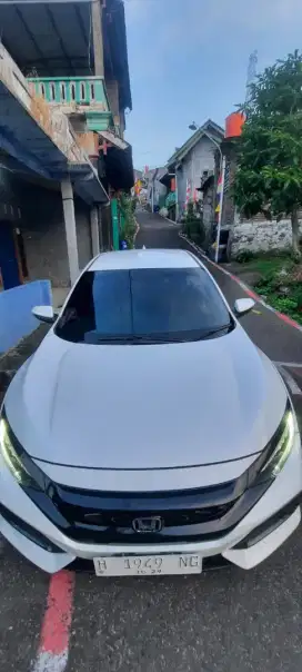 Civic turbo hb 2019 putih