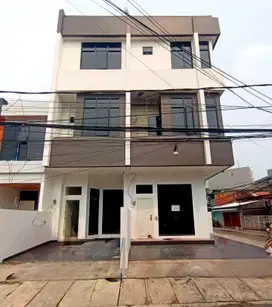 Rumah 3 Lantai Plus Rooftop Di Kemayoran - Jakarta Pusat