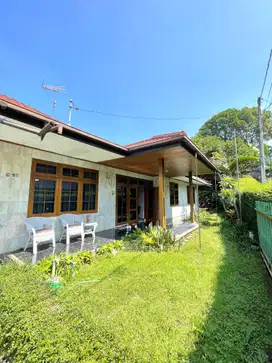 Ciumbeluit rumah asri siap huni lahan besar harga nego SHM jual cepat