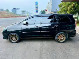 Toyota Kijang Innova 2011 Bensin