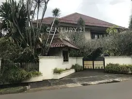 Dijual Rumah Eksklusif  Taman Luas Ada Pool Daerah Cilandak JakSe