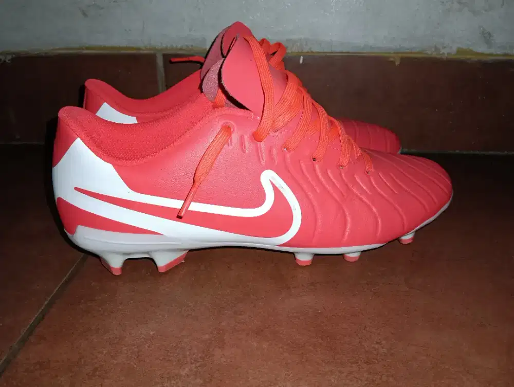 Sepatu bola nike legend 10 club