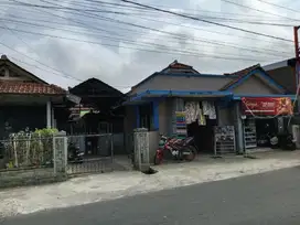 Di jual rumah dan dua ruko SHM