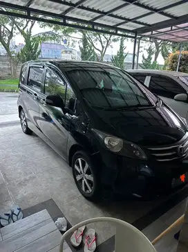 Honda Freed 2010/2011 PSD Tipe tertinggi Bensin