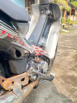 Di jual motor bekas th 2001